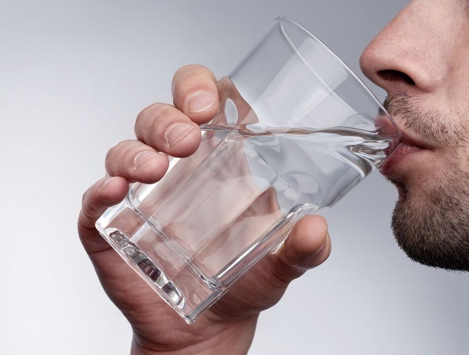 Prostamin Forte jāuzņem, uzdzerot pietiekami daudz ūdens